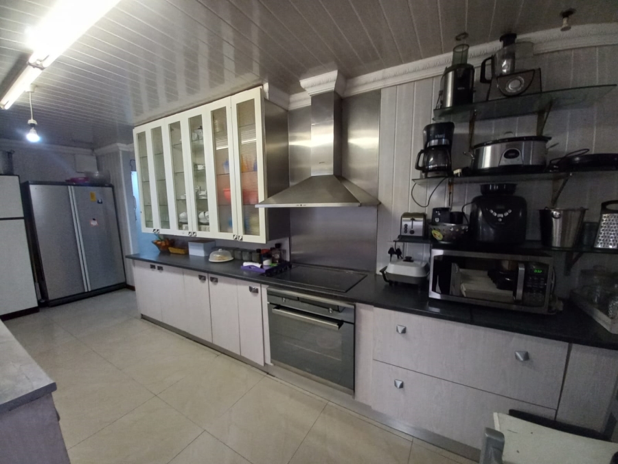 4 Bedroom Property for Sale in Lentegeur Western Cape